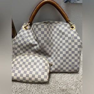 Authentic Artsy MM (White)